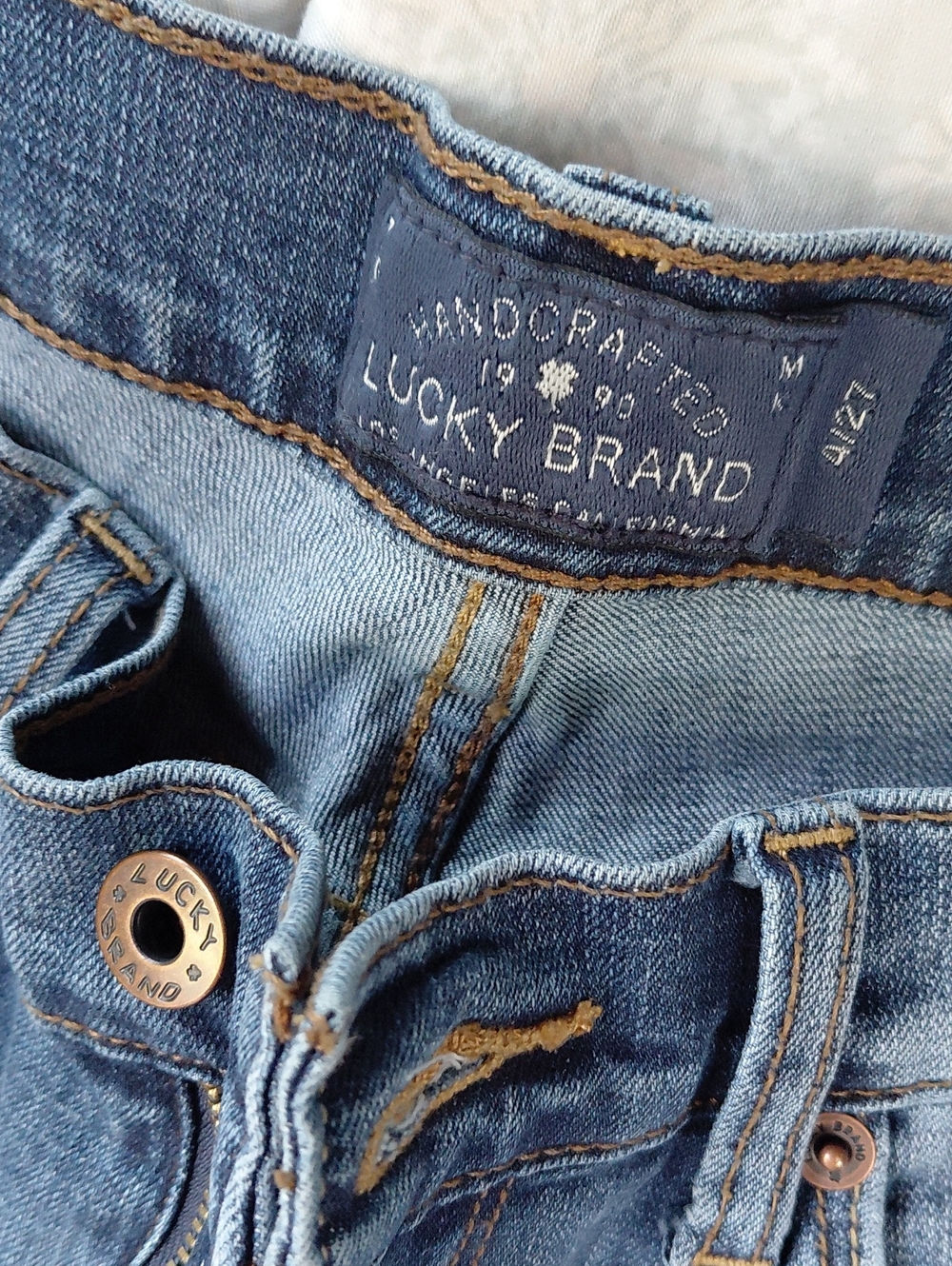 Lucky Brand Women’s Light Blue Skinny Jeans with Tan Stitching Detail